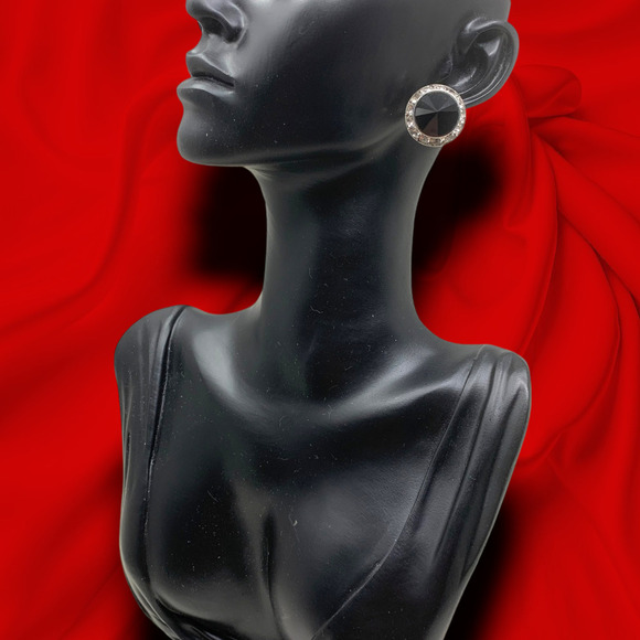 Vintage 1960s Faceted Black Crystal Petite Clip On Earrings Couture Runway - Picture 3 of 5